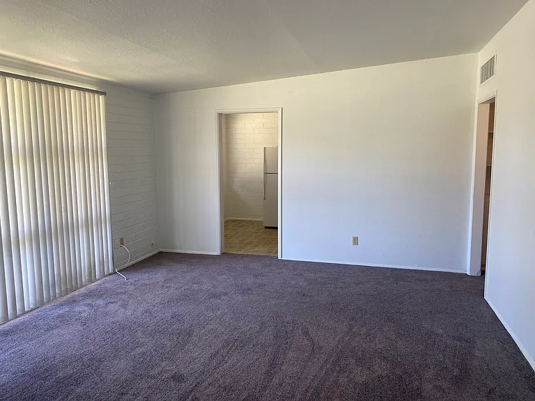 1613 S Farmer Ave — Photo 5