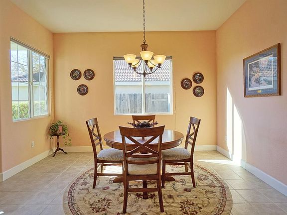 4th image of 3232 Four Seasons Dr