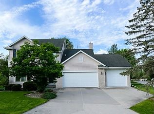 3020 Redbud Cir, Ames, IA 50014