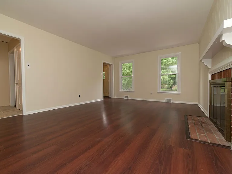 440 Cricket Ln — Photo 3