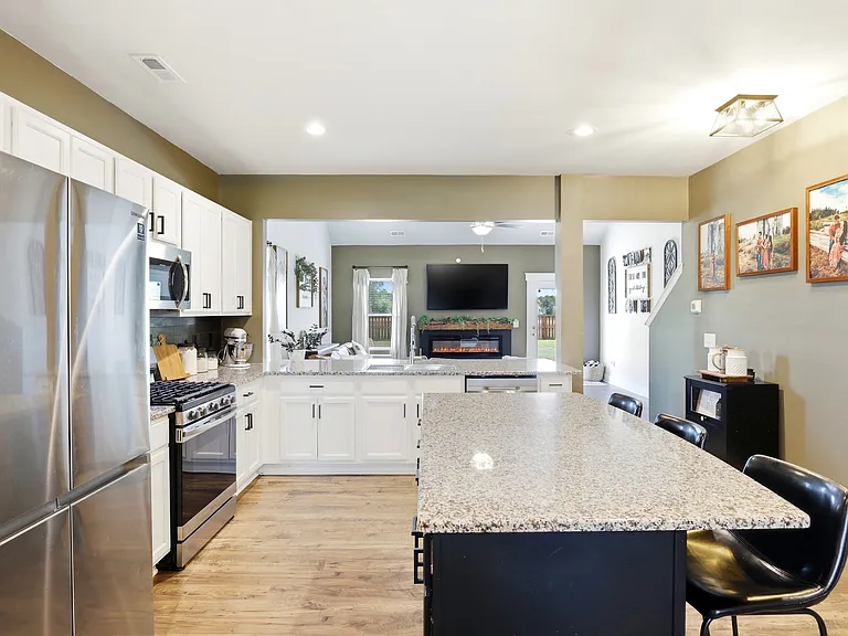 409 Gooseneck Ln — Photo 8