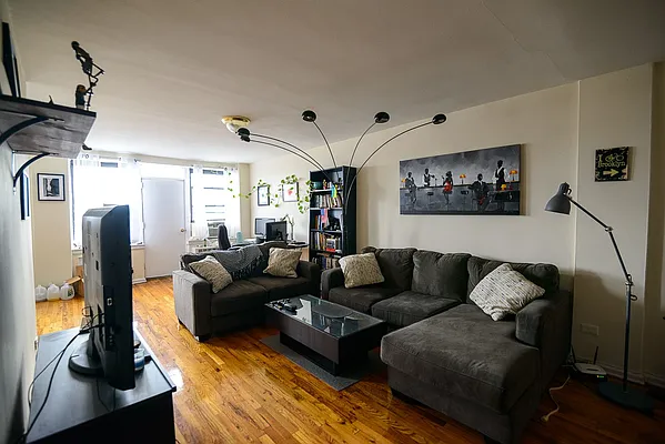 Rented by Giaps Realty Group LLC | media 1