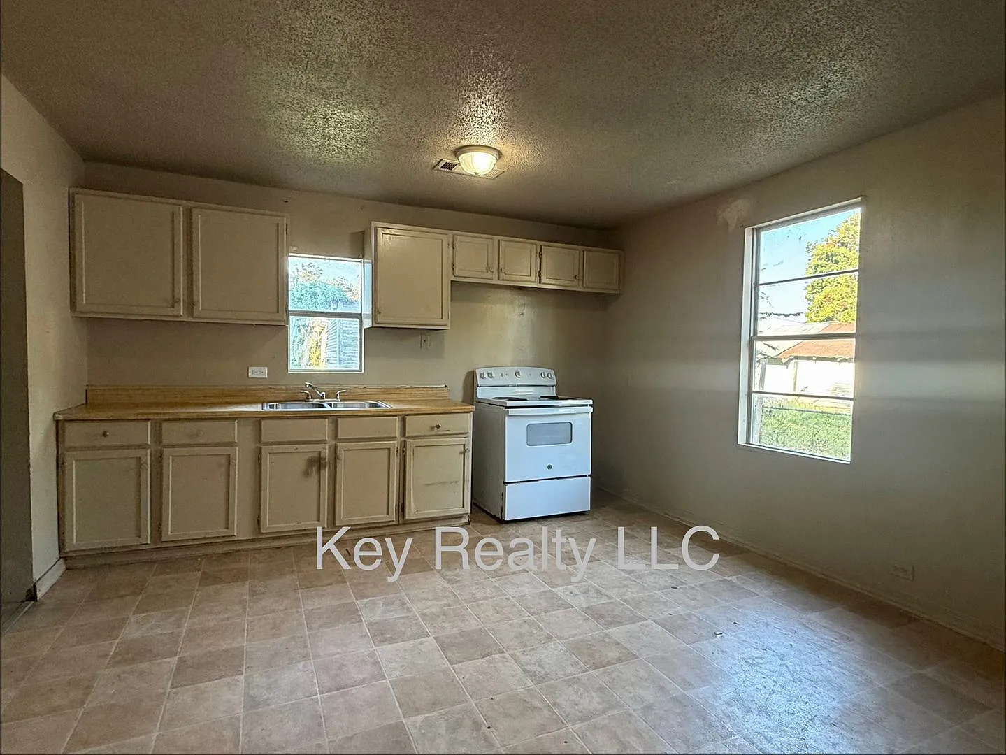 917 Stracener - Alexandria — Photo 2