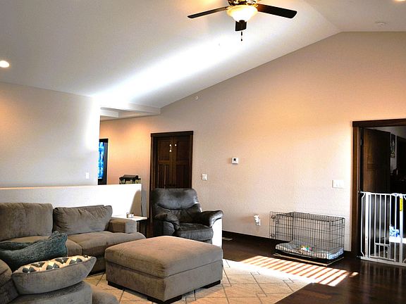 5th image of 3029 Hoefer Ave