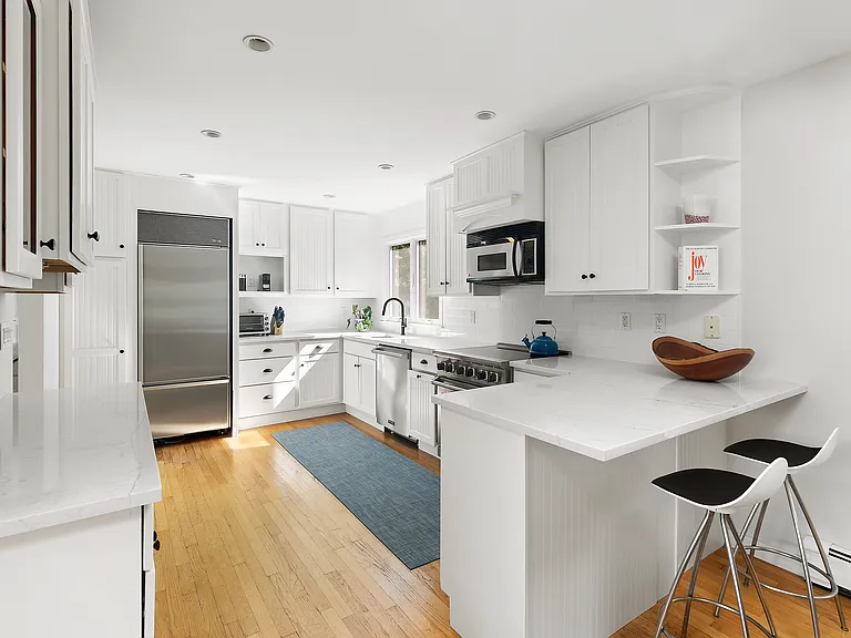 1 Oakwood Ct — Photo 15
