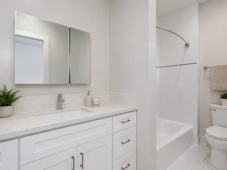 149 S Los Robles Ave — Photo 16