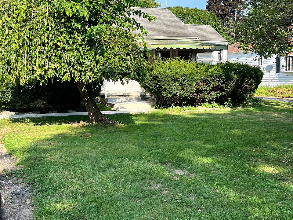 2nd image of 100 Reist St