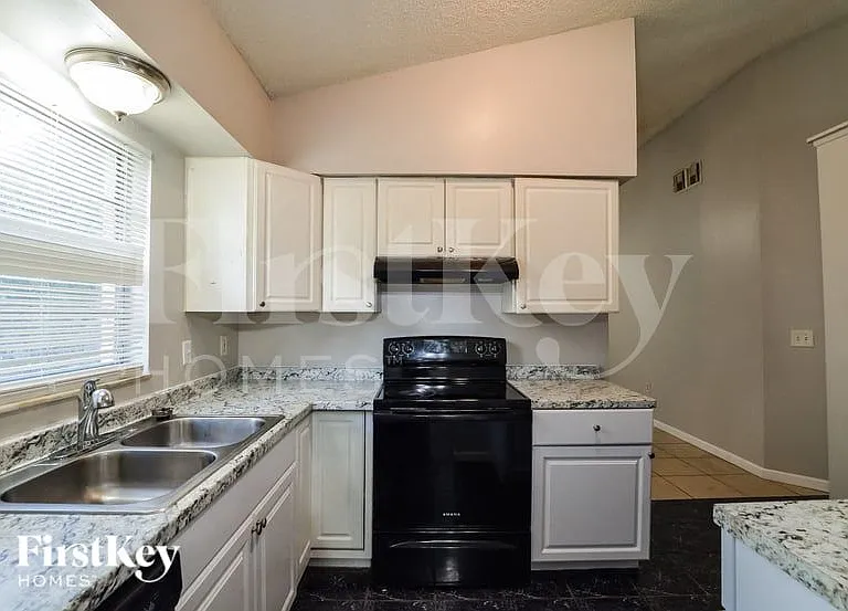 649 Nardello Dr — Photo 6