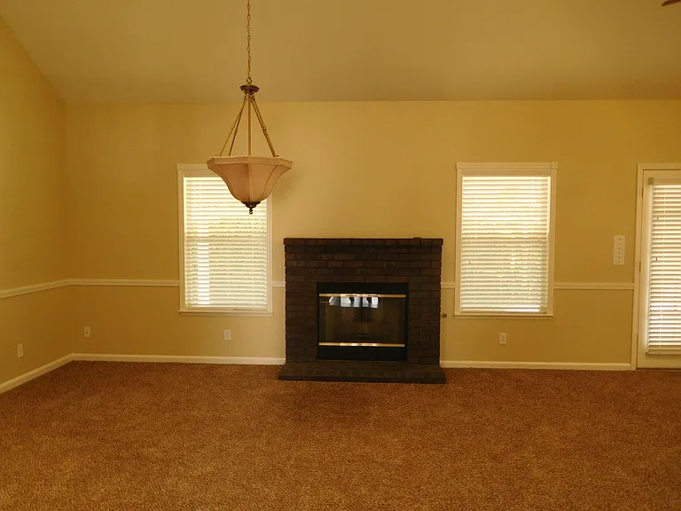 5809 W Menlo Ave — Photo 18