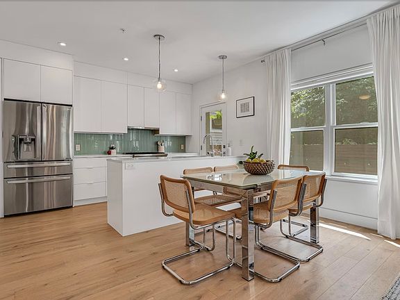 5th image of 415 Monmouth St Unit 1