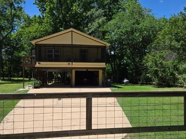 123 White Oak Dr N, New Caney, TX 77357