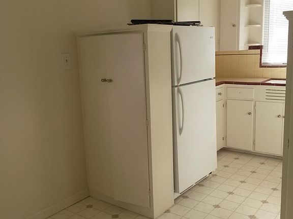3rd image of 1227 El Camino Real APT 2