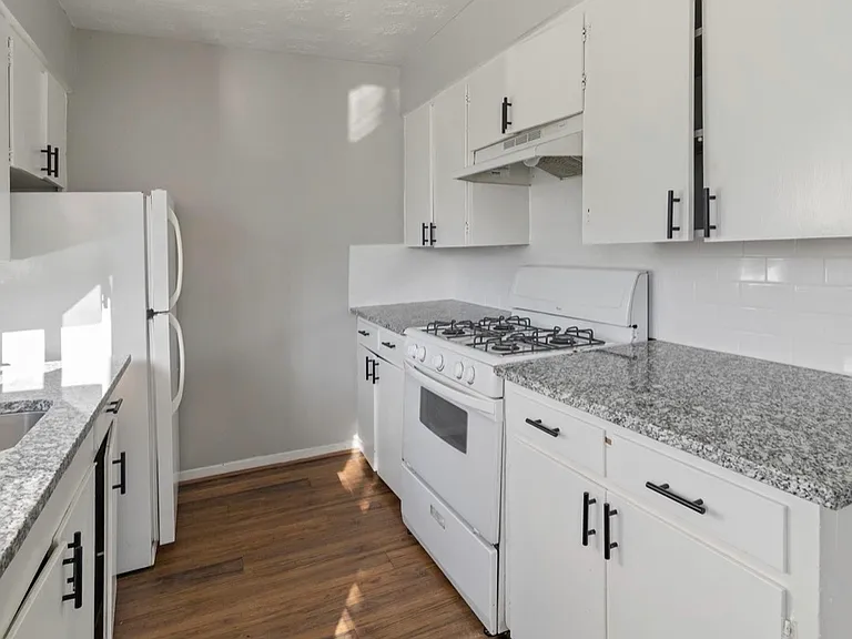 1014 E 23rd St #3 — Photo 2
