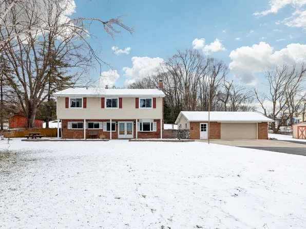 11081 Kelly Rd, Pinckney, MI 48169