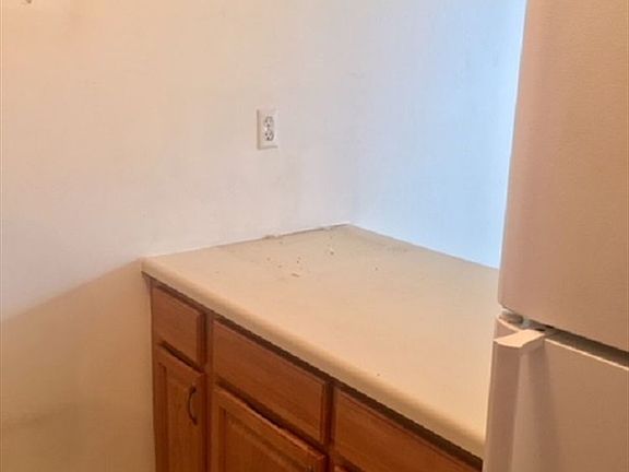 3rd image of 581 Vandalia Ave #2