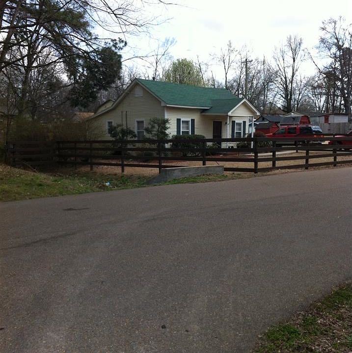 1st image of 76 West Dr