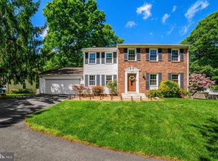 9220 Burnetta Dr, Annandale, VA 22003