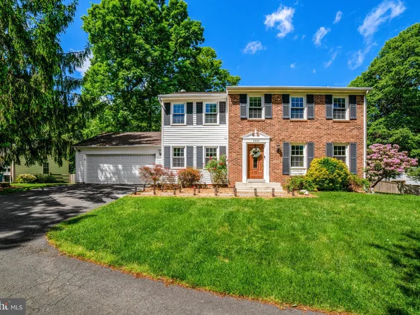 9220 Burnetta Dr, Annandale, VA 22003