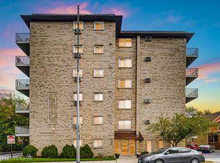 300 Circle Ave APT 2A, Forest Park, IL 60130