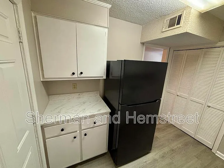 2738 Blount Ave #9 — Photo 6