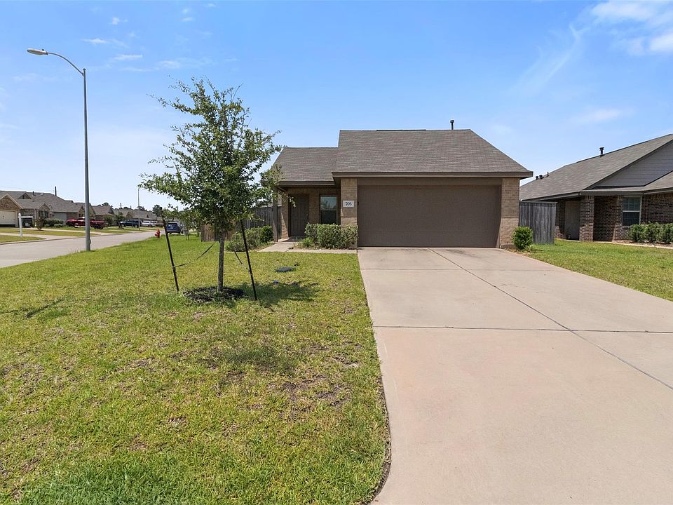 1st image of 703 Larkspur Shadow Dr