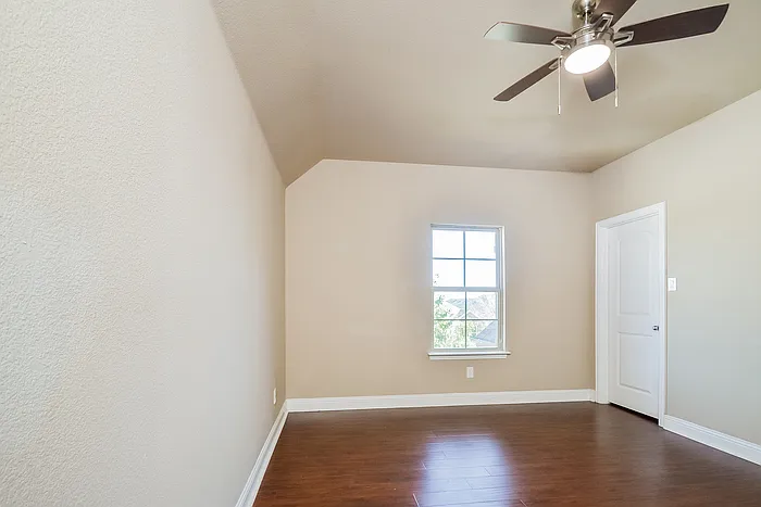 604 Kinghaven Dr — Photo 13