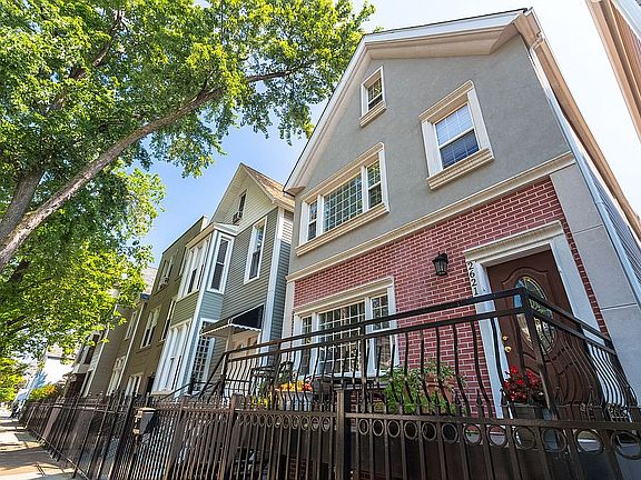 2nd image of 2621 W Cortland St