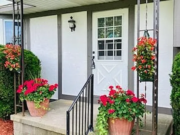 817 W Nebobish Rd, Essexville, MI 48732