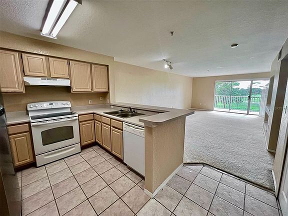 2nd image of 13917 Fairway Island Dr APT 933