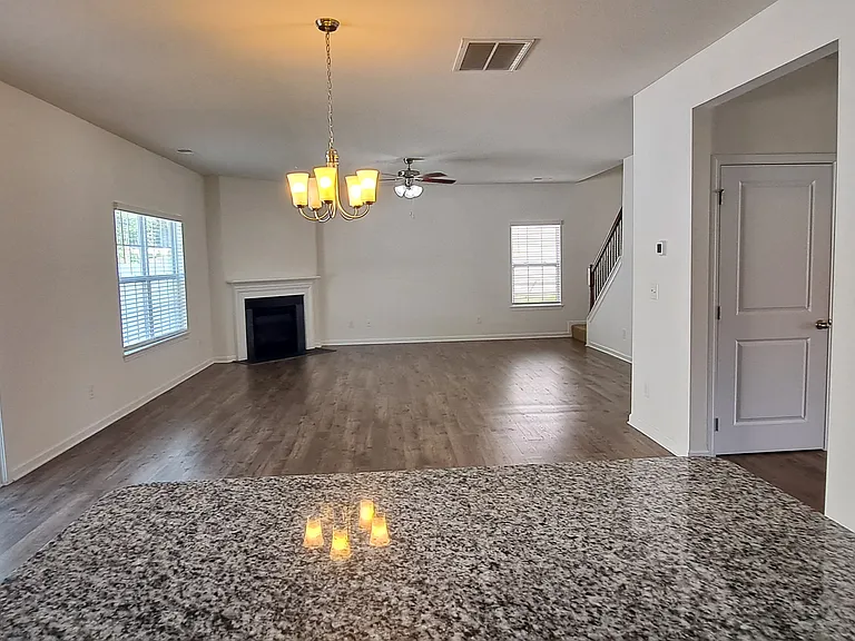 1527 Sergeant Ln — Photo 9