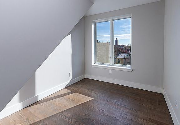 5th image of 216 Bainbridge St #Penthouse