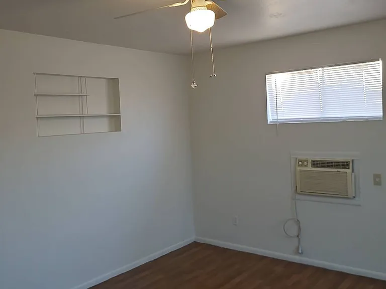 1859 E Cheery Lynn Rd — Photo 7