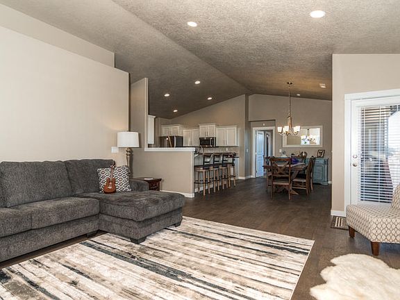 5th image of 4503 SW Salmon Ave