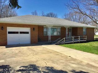 102 S Vermillion St, Lexington, IL 61753