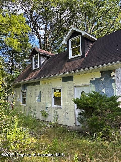 2nd image of 11 Pine Rd