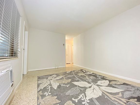5th image of 800 Beach Dr NE APT 5