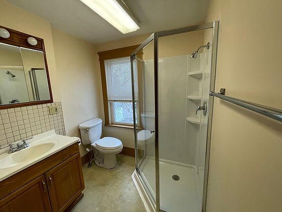 5th image of 36 Wood Ave #1/2