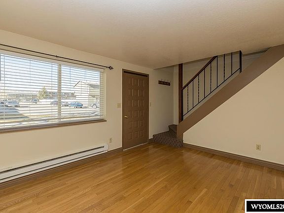 3rd image of 835 Moccasin Ln