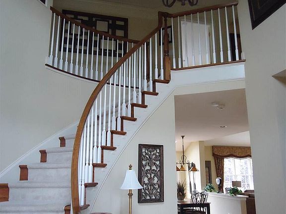3rd image of 31 Sanford Dr