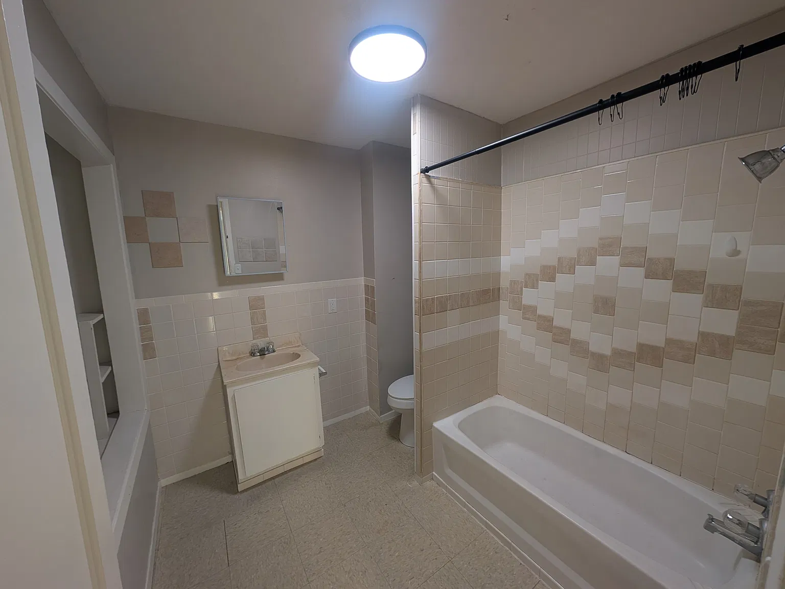 1 bed, 1.0 bath, 600 sqft, $650 — Photo 2