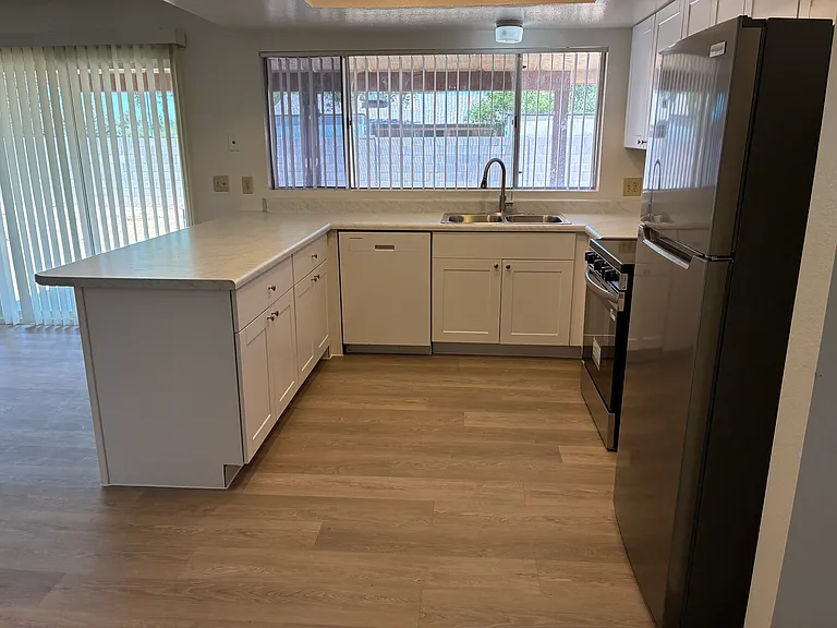 3672 W Oakland St — Photo 14