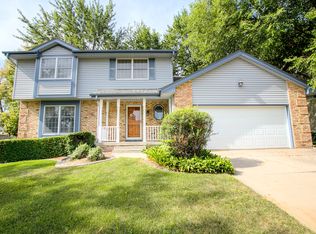 905 Michael Dr, Papillion, NE 68046