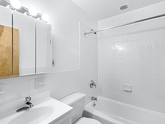 4th image of 132 E 45th St APT 5G