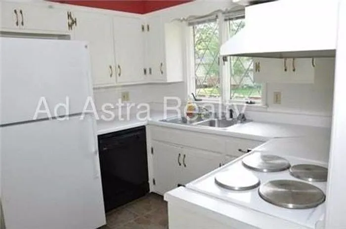 8909 W 71st St — Photo 3