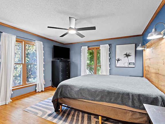 5th image of 102 Chestnut Hl