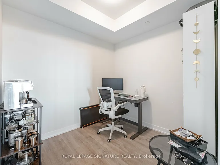 2300 Saint Clair Ave W #815 — Photo 22
