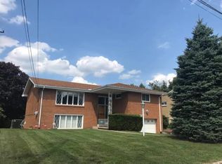 115 Kentmoor Dr, Pittsburgh, PA 15220
