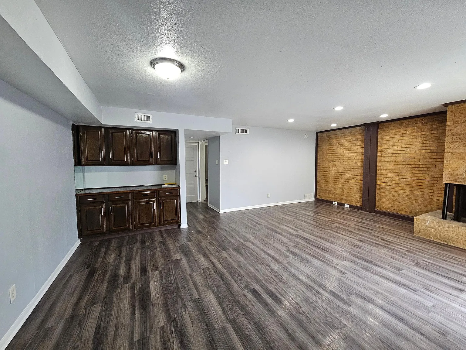 4 bed, 1700 sqft, $2,075 — Photo 3