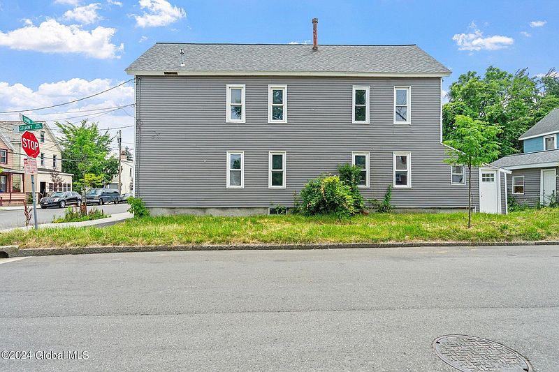 4th image of 862 3rd Street