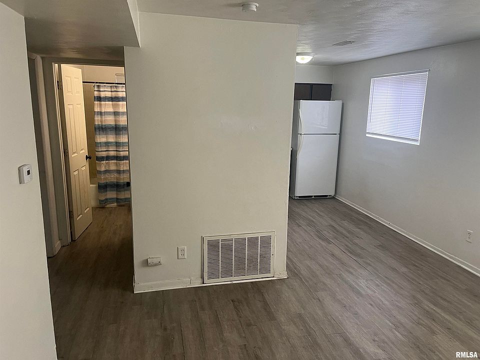 1st image of 227 W Elm St